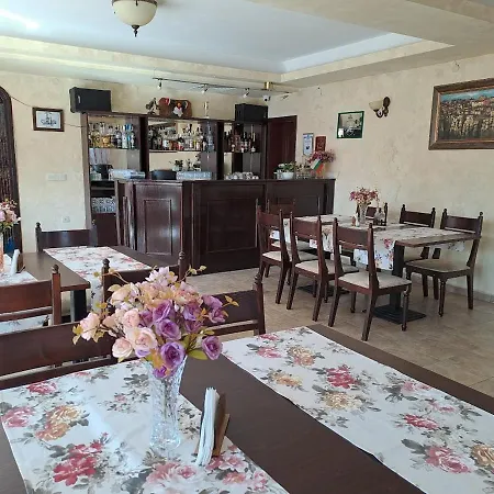 Hotel Family Elena 3*