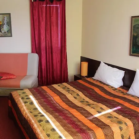 Family Elena 3* ארבאנאסי