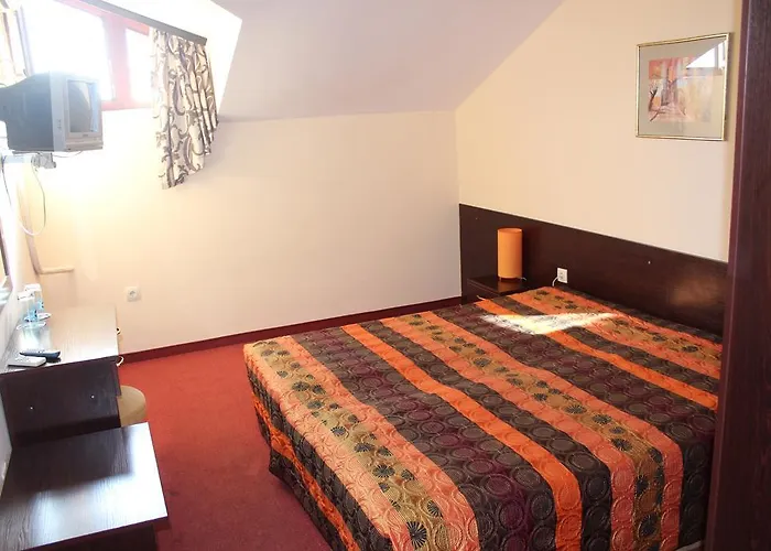 Хотел Family Elena 3*